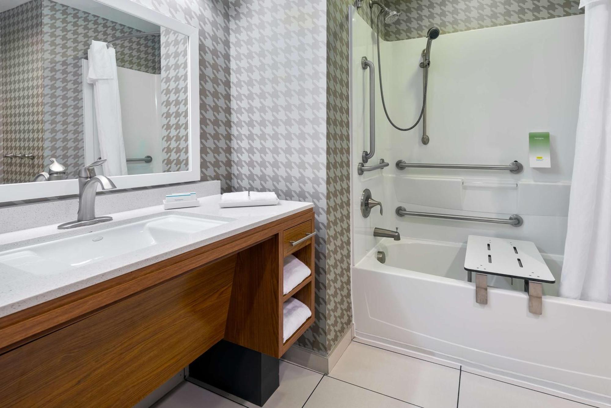 Queen Studio with Two Queen Beds - Mobility and Hearing Access/Non-Smoking
