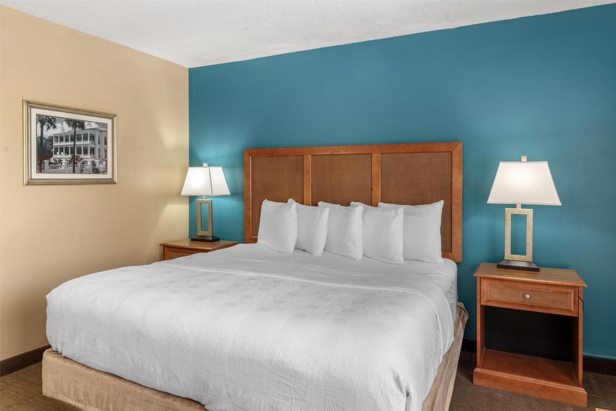 King Room with Pool View,1689826843:JPEG