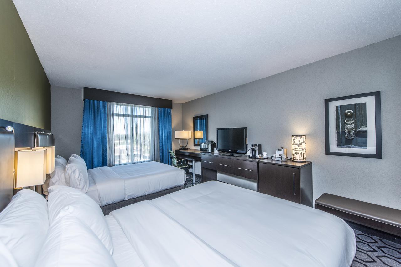 Queen Room with Two Queen Beds - Hearing Accessible