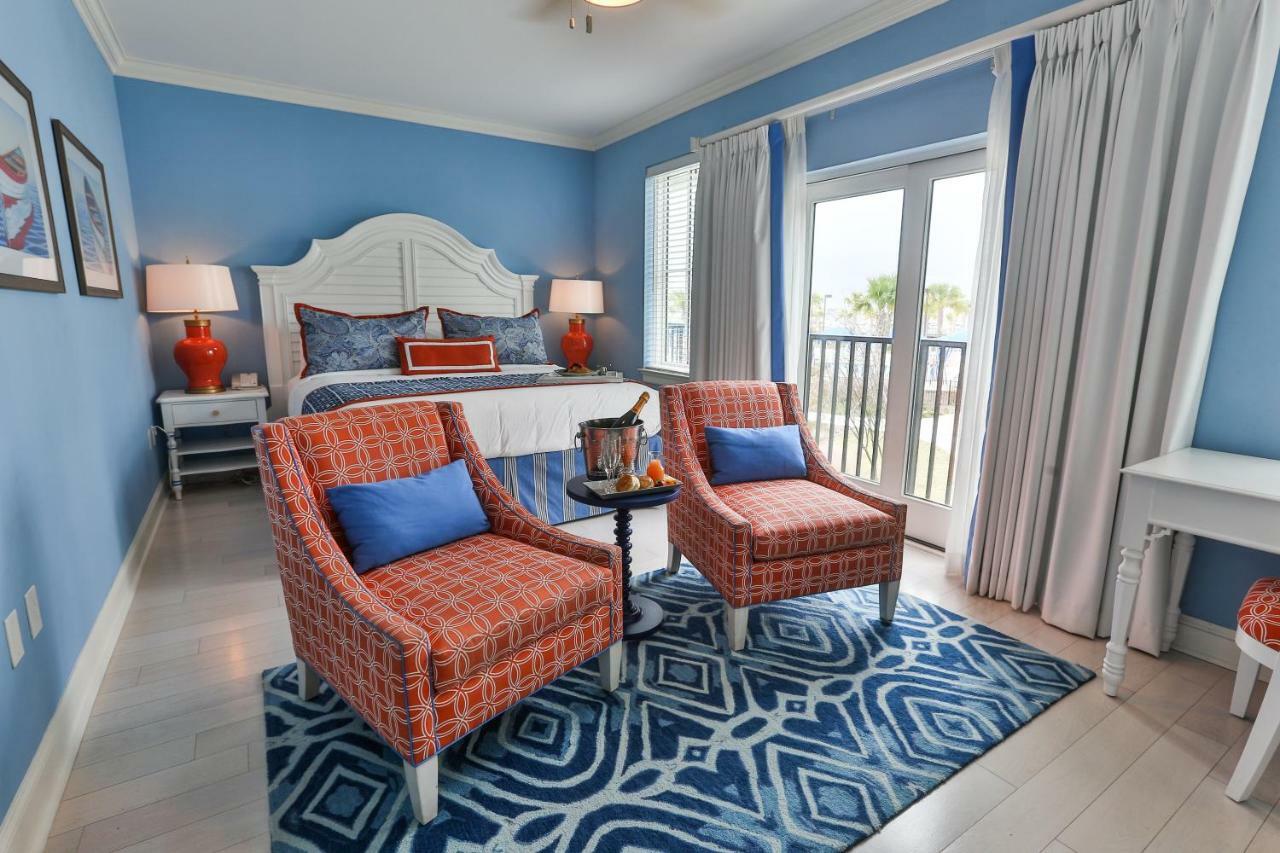 Superior King Room Inland View Handicap Accessible