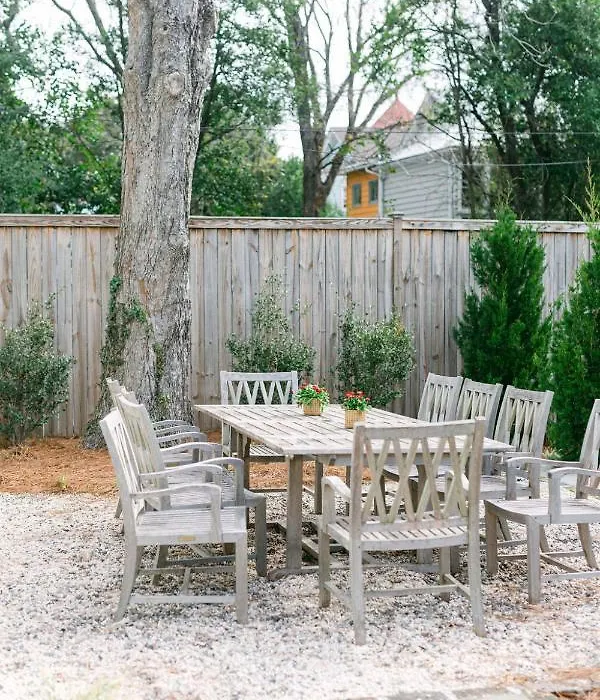 Guesthouse Charleston West 242 B-1