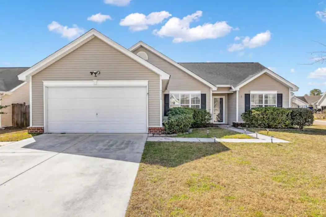 Spacious Home, Pet Friendly, Fenced Yard, 30 Minutes To All-1