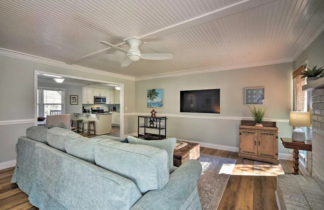 Charming House With Patio, 3 Half Mi To Beach!-1