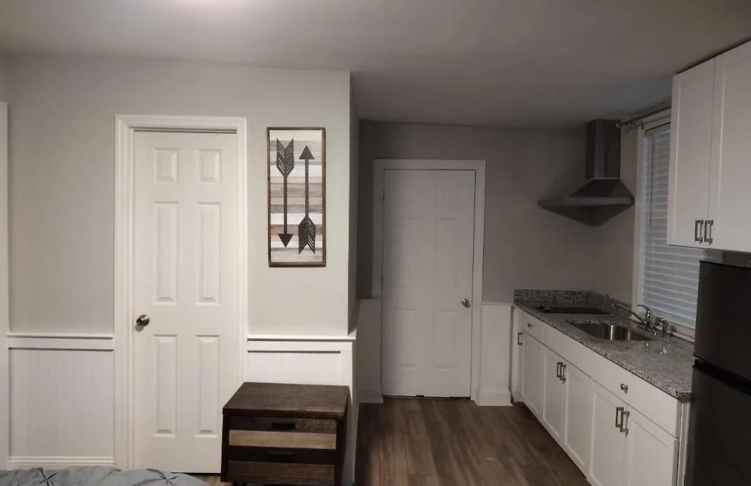 A Sweet Modern Apt Studio In Charleston Sc-1