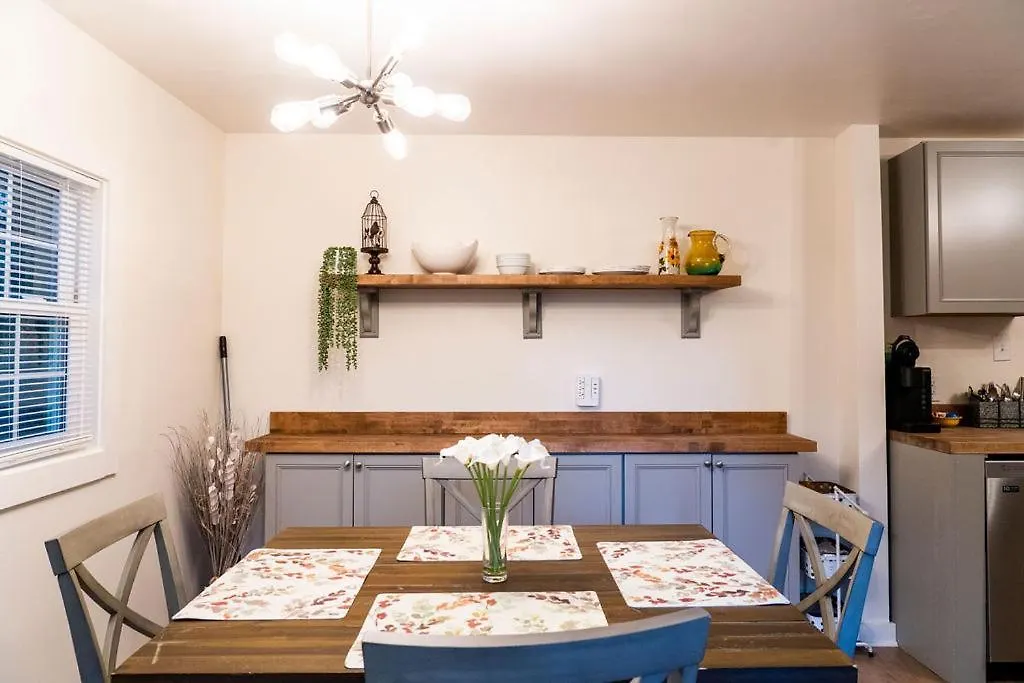 Madrona'S Guesthouse- Convenient Location, Pet Friendly-1