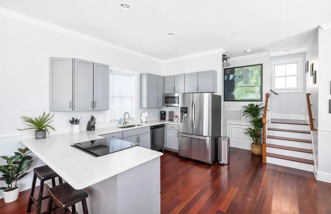 Private Rooftop & Parking - 3 Blocks To King St-1