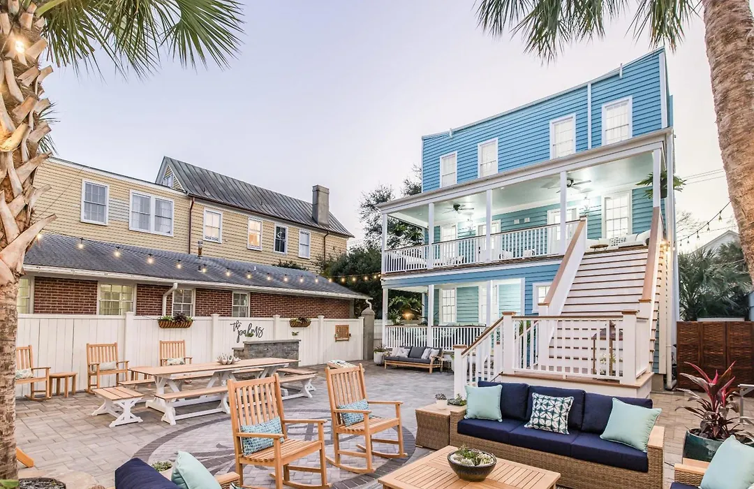 Stunning Secret Courtyard - 1 Block To King-1