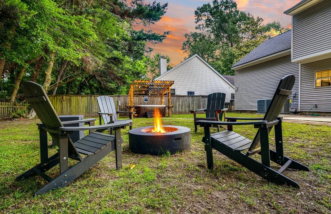 Country Haven - Hot Tub & Pool! Game Room, King Beds, Mins 2 Dwtn-1