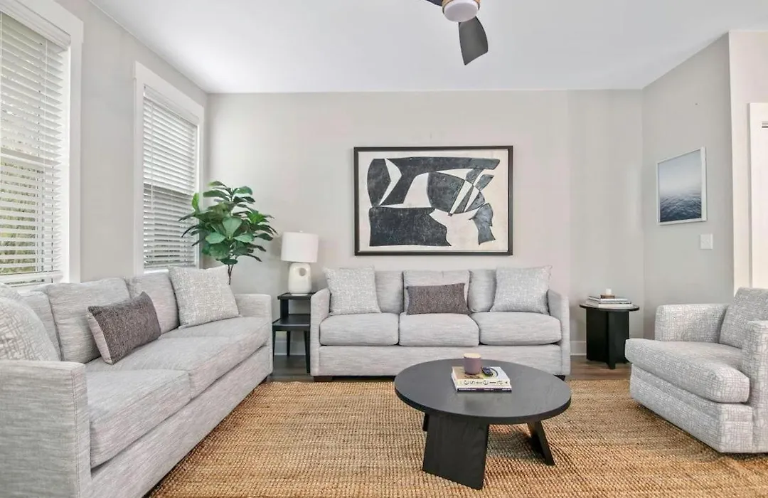 Penny Lane, Park Circle, 15M Dwtn Chs-1