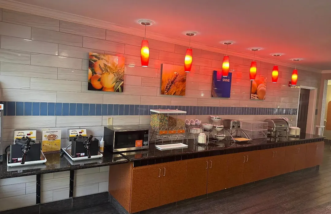 Comfort Inn & Suites North Charleston - Northwoods-1