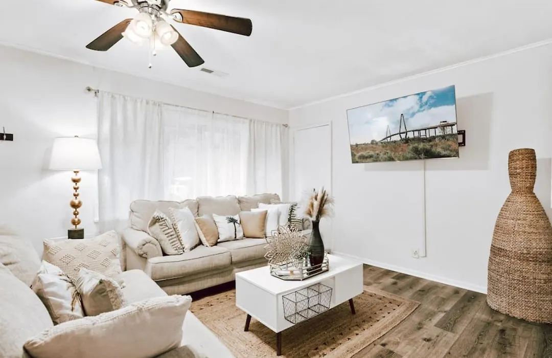 Charleston Comfort And Style, Centrally Located-1