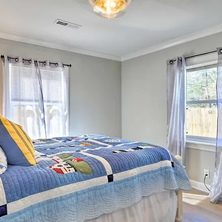 Chic Charleston Home - Half Mile To Park Circle!-3