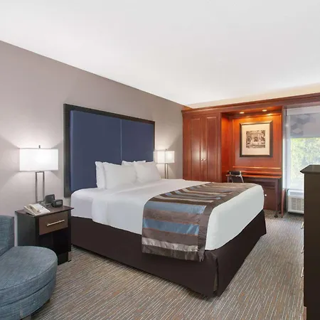Wingate By Wyndham Charleston Coliseum-3