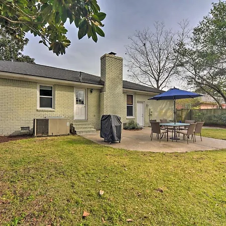 Charming House With Patio, 3 Half Mi To Beach!-3