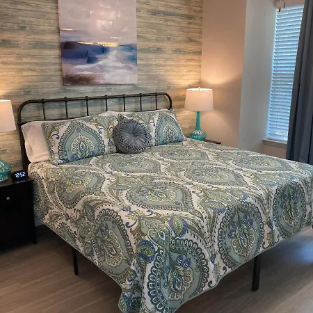 King Bed Pool Trendy Nbhd Sea Turtle-3