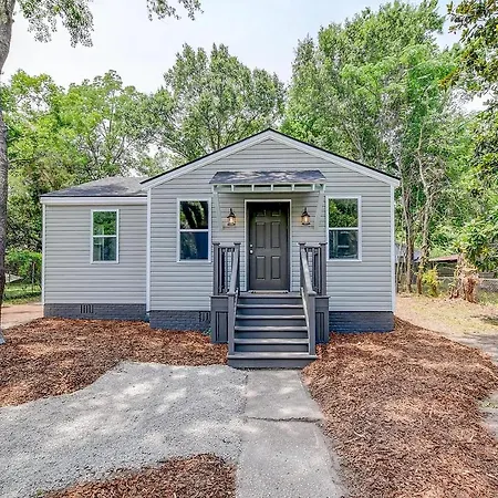 Historic 1943 Cape-Style Home Near Park Circle-2