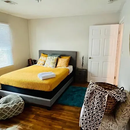 Newly Renovated Historic Home Near Park Circle-2