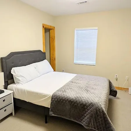 3 Bedroom Hardwood Palace Of Charleston-2