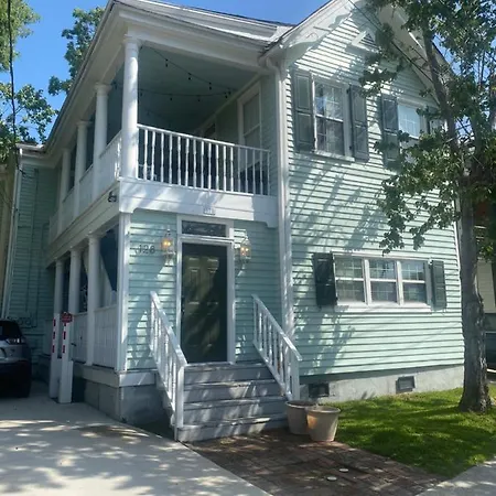 Lovely & Historical 3Br - Balcony - Central Location-3