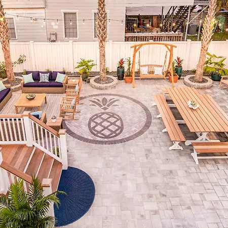 Stunning Secret Courtyard - 1 Block To King-2