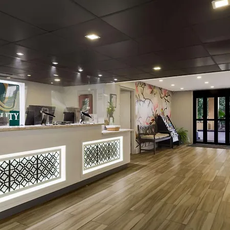 Quality Inn Coliseum-2