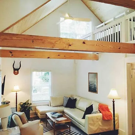 Liz Lane Cottage- Entire Guesthouse-2