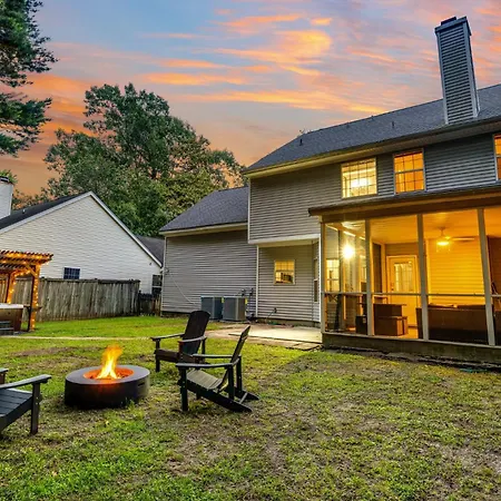 Country Haven - Hot Tub & Pool! Game Room, King Beds, Mins 2 Dwtn-2