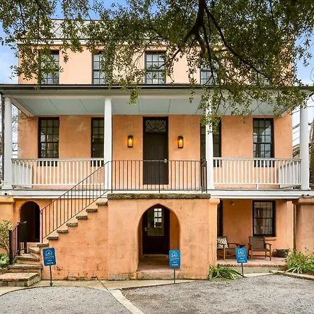 Unique & Charming 1 Bedroom One Block To King St-2