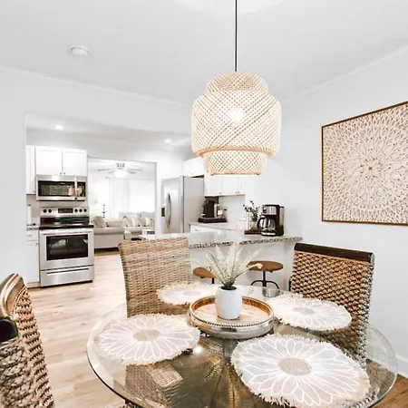 Charleston Comfort And Style, Centrally Located-2
