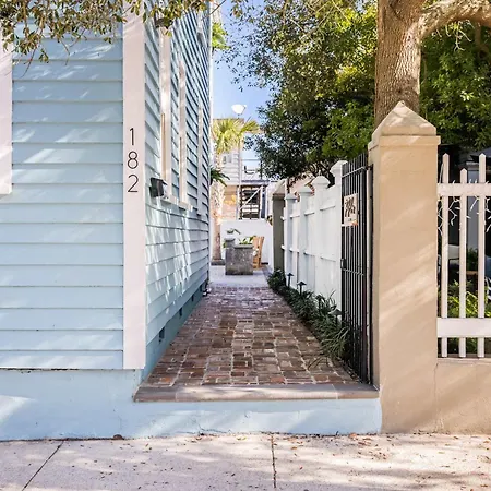 Hidden Outdoor Oasis - 1 Block To King-3