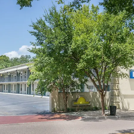 Days Inn By Wyndham Charleston Historic District-3